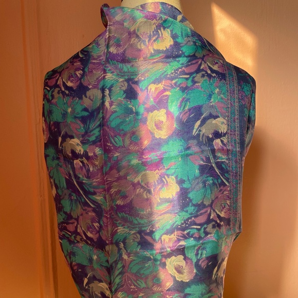 Handmade vintage blue acuarela floral silk scarf. - Picture 6 of 8
